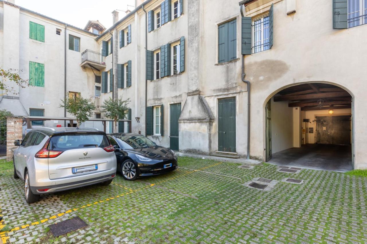 Casa Charleston In Palazzo Nobiliare Al Duomo Lägenhet Padua Exteriör bild