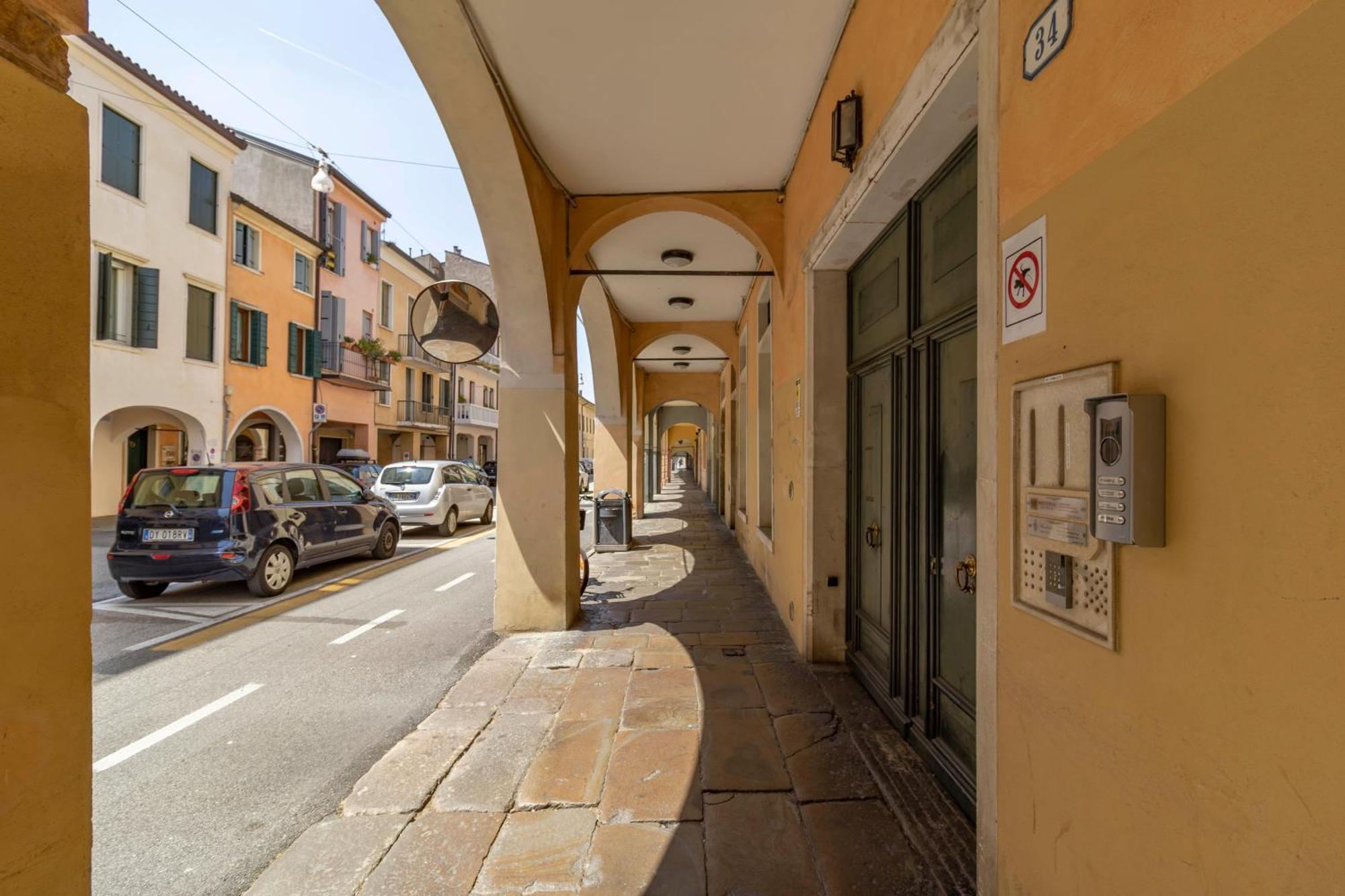 Casa Charleston In Palazzo Nobiliare Al Duomo Lägenhet Padua Exteriör bild